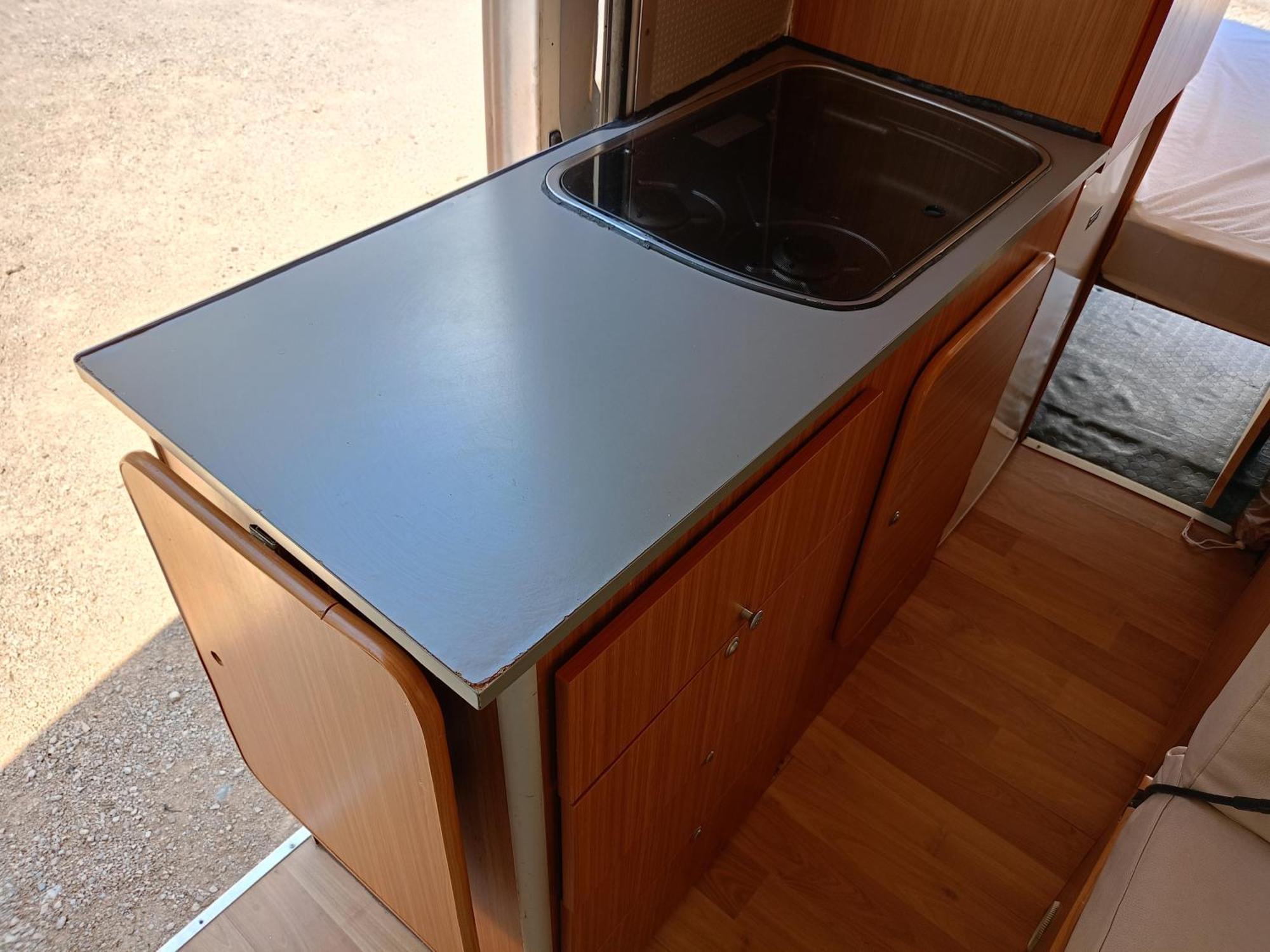 Kemping Furgoneta Camper Gran Volumen
