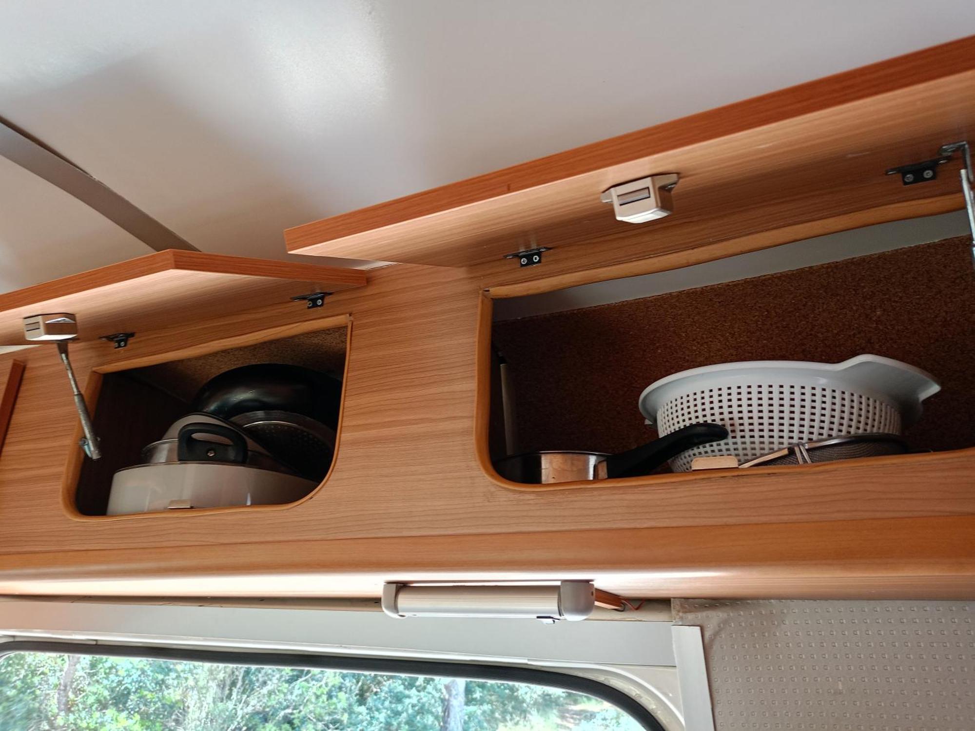 Kemping Furgoneta Camper Gran Volumen *